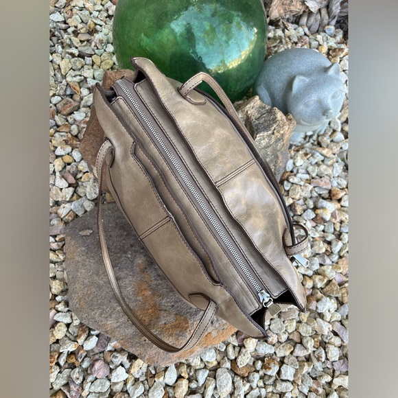 Hobo Leather Shoulder Bag Leather Classic Neutral Chic Everyday Preppy Style - Picture 5 of 11